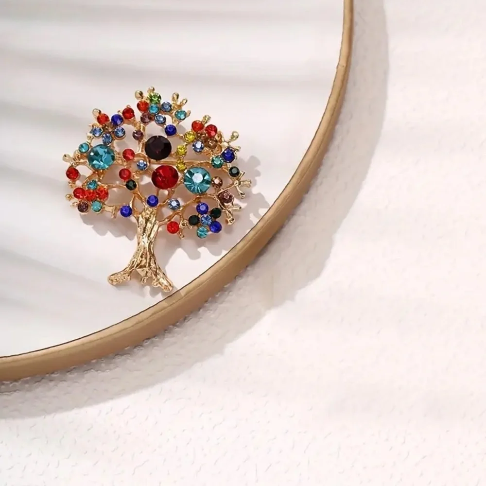 Sparkling Rhinestone Tree Brooch – Colorful Pin for Outfits, Bags & Gifts 🎄 - Picture 2 of 7